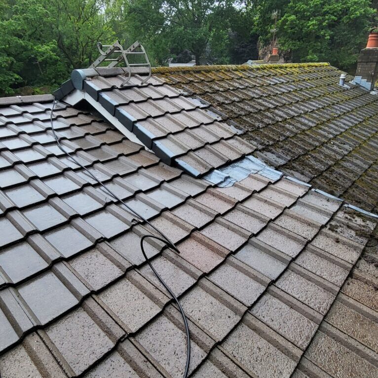 Before,And,After,Cleaning.,Roof,Cleaning,,Driveway,Cleaning,Pressure,Washing.